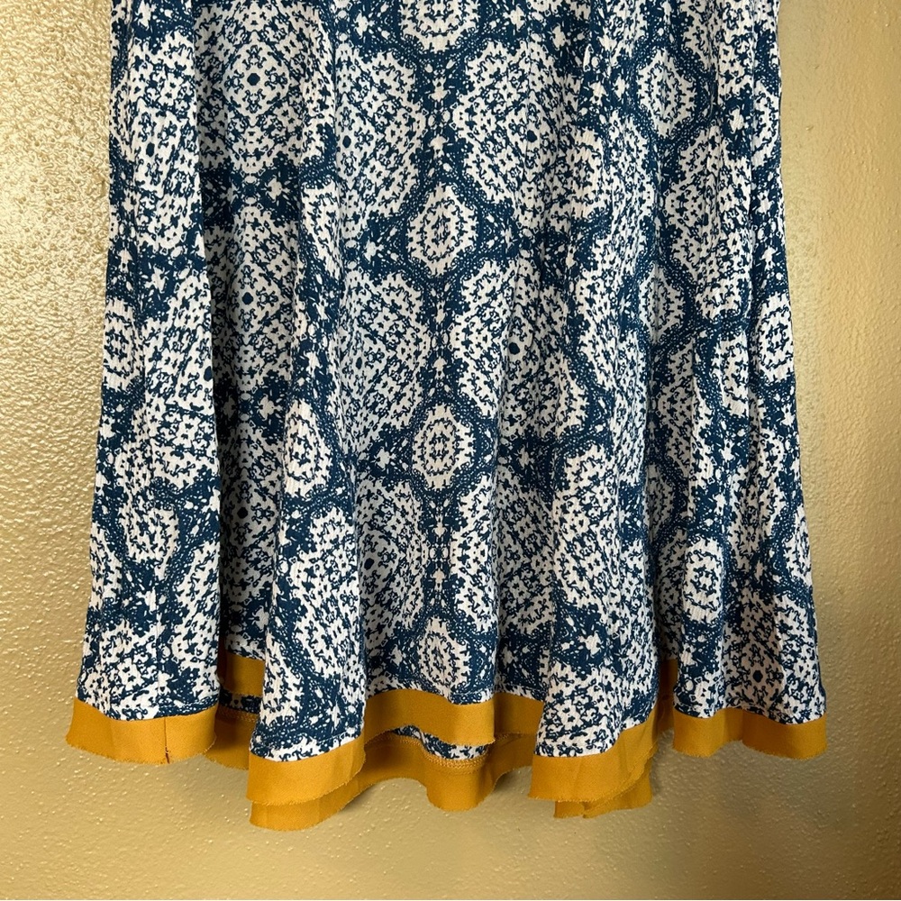 Patterned Flowy Dress - Picture 4 of 8